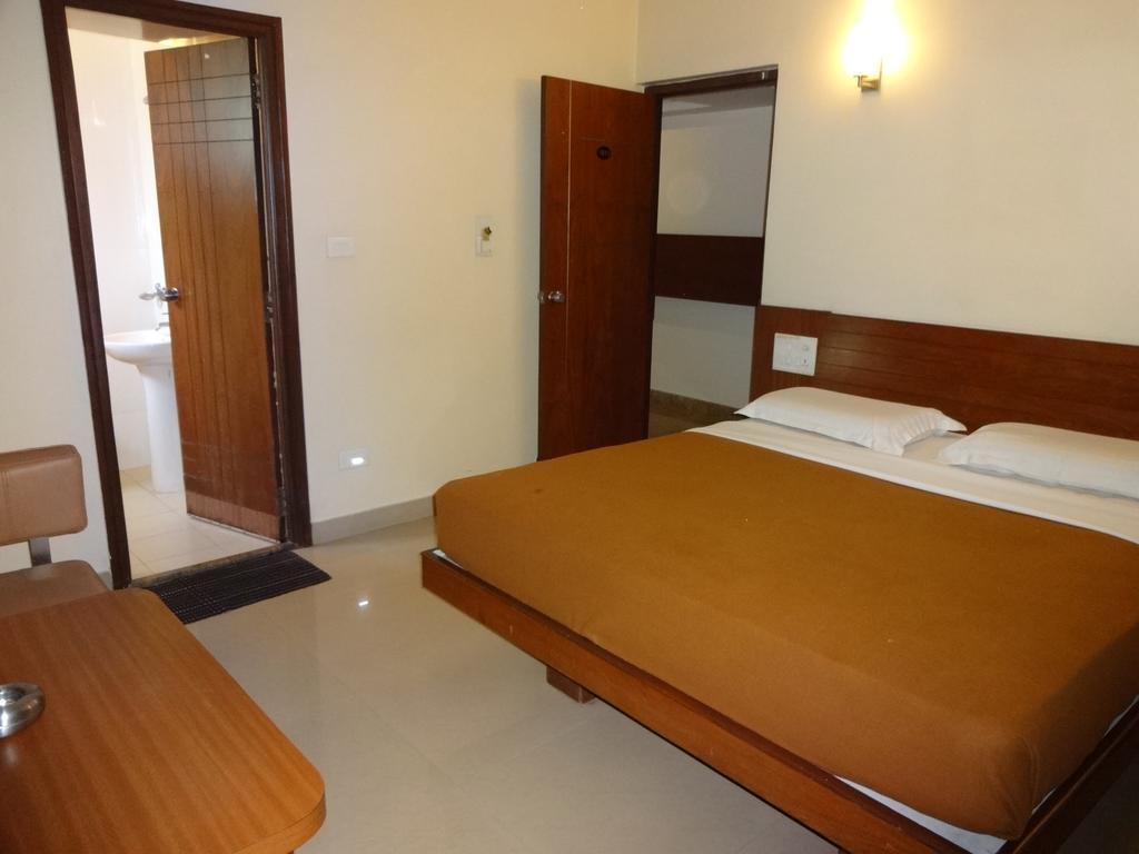 Отель Sheetal Residency Бангалор Экстерьер фото